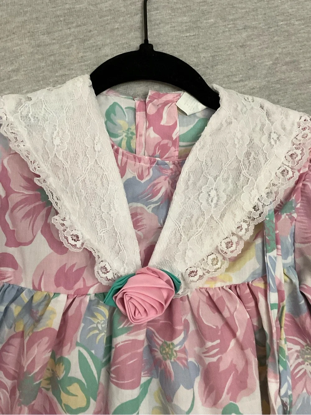 Vintage Pink Pastel Floral Lace-Collar Dress with Rose Accent includes bag